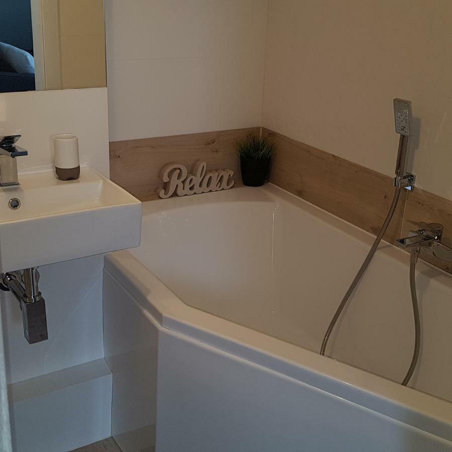 Red Rose Apartament -Parking -Taras- Faktura Vat Келце Екстериор снимка