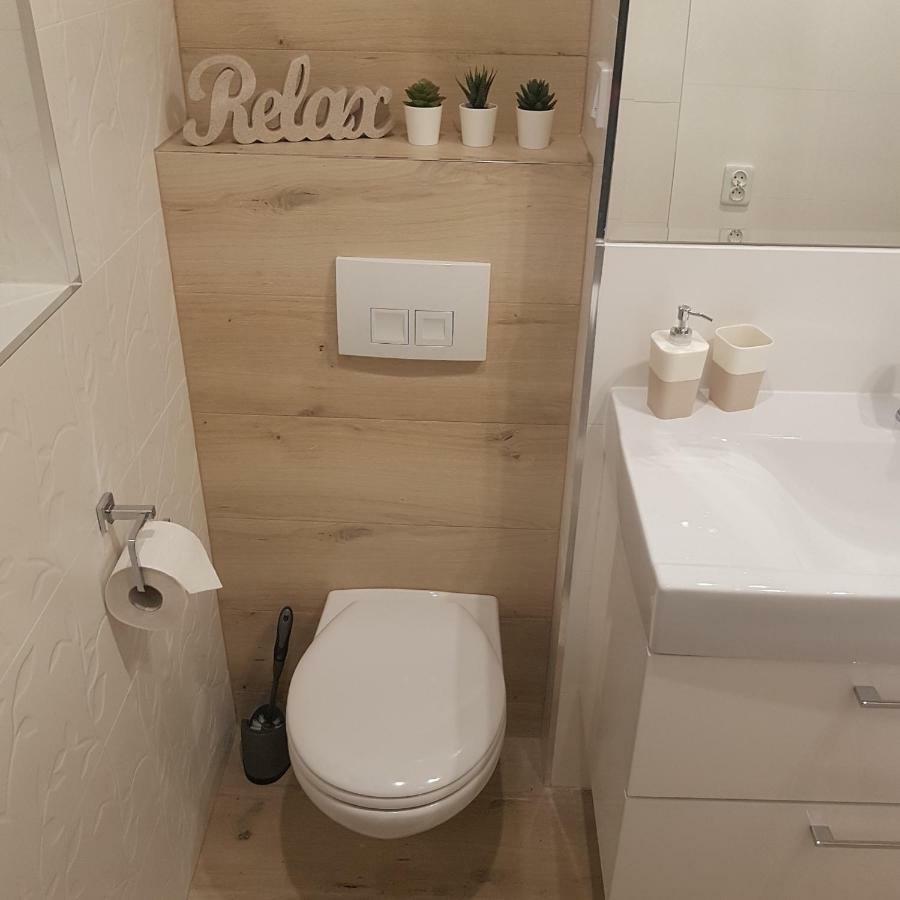 Red Rose Apartament -Parking -Taras- Faktura Vat Келце Екстериор снимка